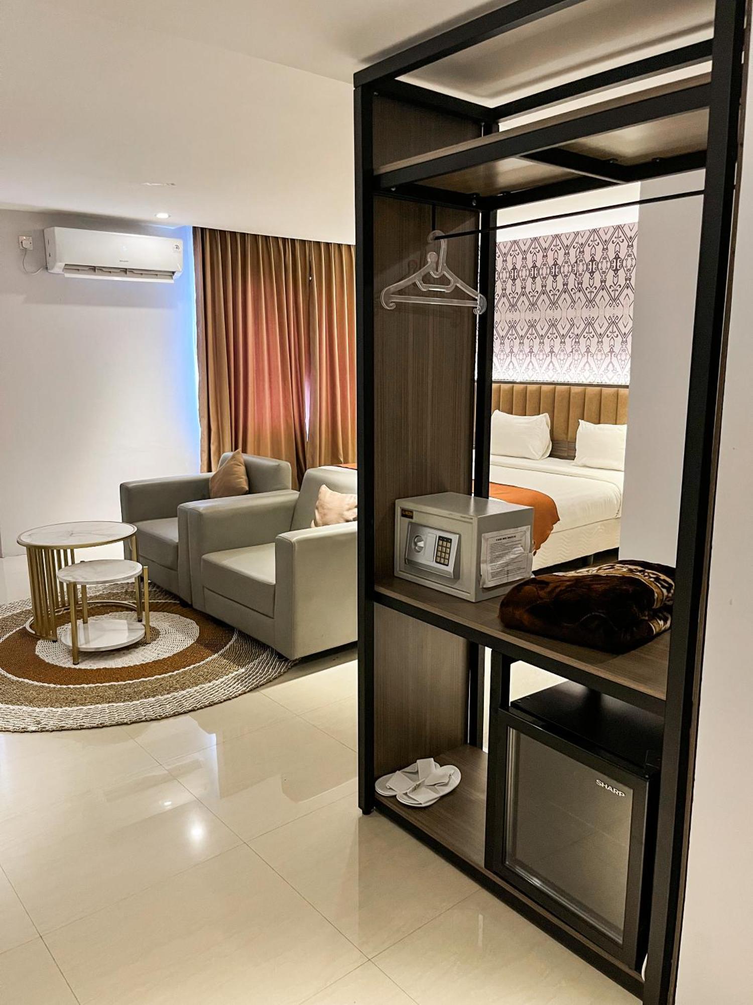 Sm Tower Hotel And Convention Berau Tanjung Redep エクステリア 写真